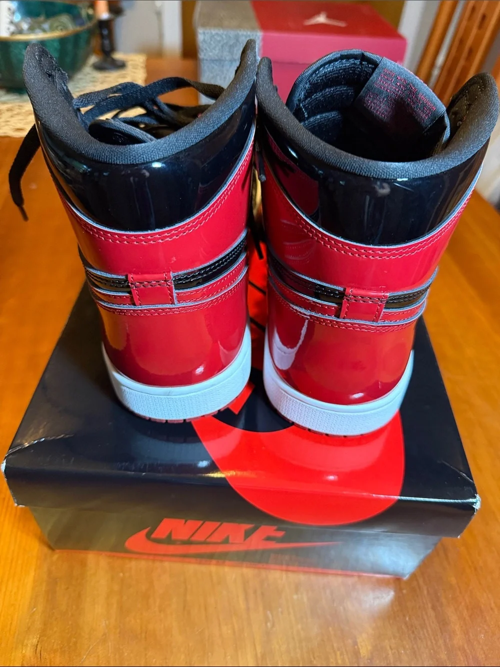 Air Jordan 1 Retro High OG Patent Bred Size 11 EUC